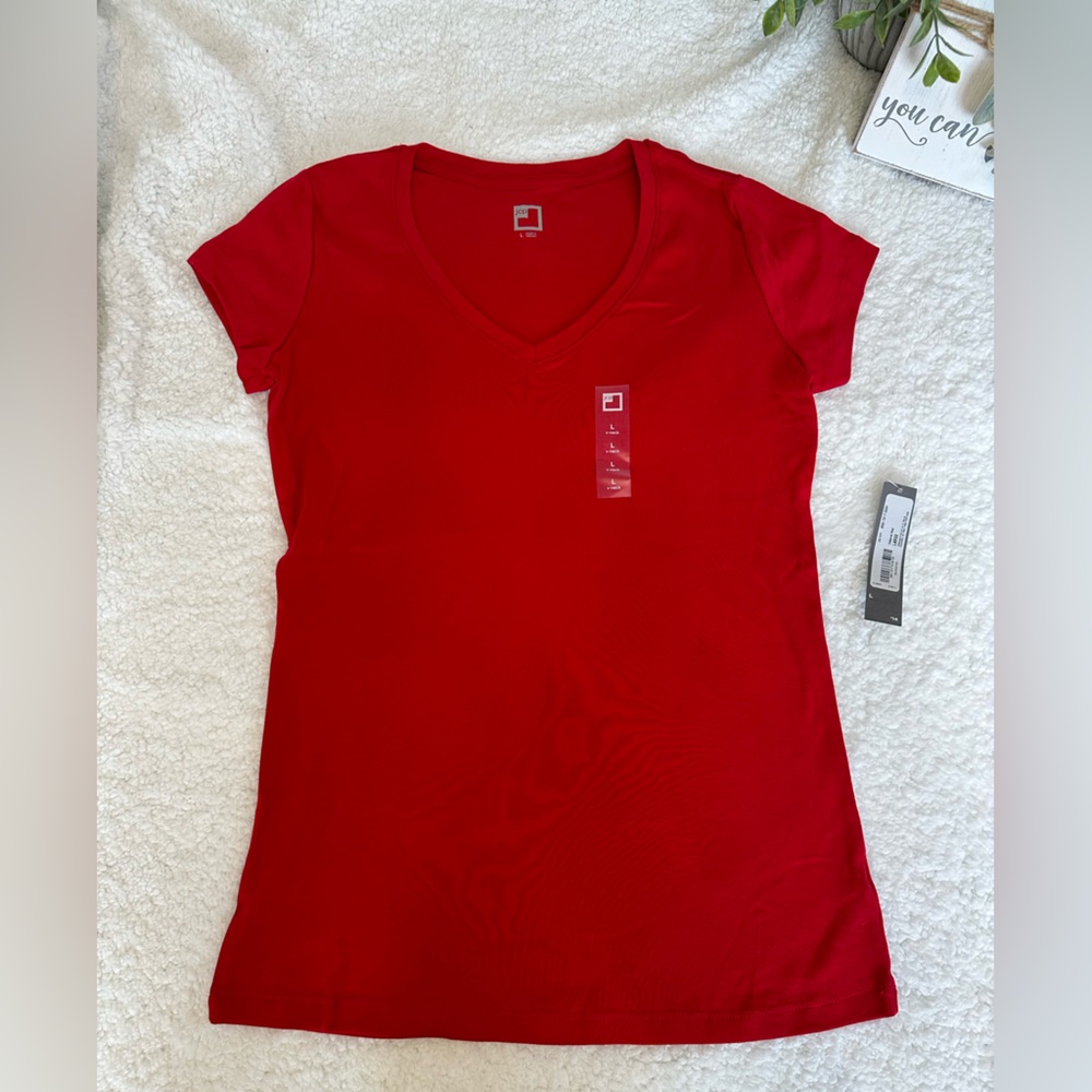 Women’s v-neck red tee Size large